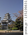 愛媛県今治市　今治城天守と藤堂高虎像 135236631