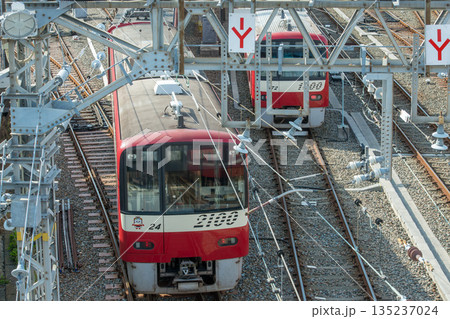 【横浜市金沢区】検車区待機中の京急2100形 135237024