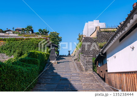 Iconic Suya no Saka slope with preserved Kitsuki city, Oita 135238444
