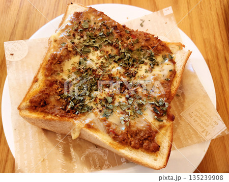美味しそうなチーズトースト 美味しそうなチーズトースト 135239908