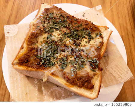 美味しそうなチーズトースト 美味しそうなチーズトースト 135239909