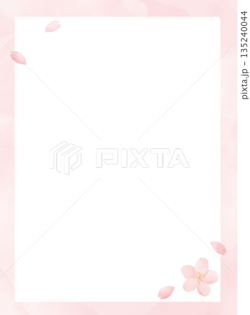 桜の花びらと淡いピンクの水彩フレーム背景・春のコピースペース・縦長・入学・卒業・お祝い 135240044