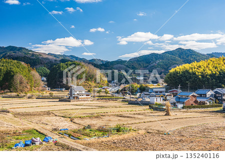 冬の明日香村田園風景　奈良県明日香村 135240116