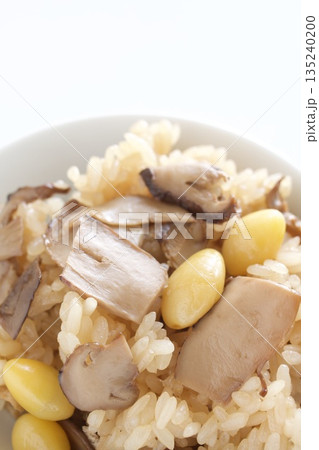 ぎんなんとマツタケの炊き込みご飯 135240200