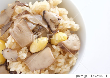 ぎんなんとマツタケの炊き込みご飯 ぎんなんとマツタケの炊き込みご飯 135240201