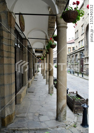 ブルガリア、ヴェリコ・タルノヴォ、サモヴォドスカ・チャルシャ（職人街） 135240332