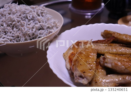 手羽先としらす丼 2021年6月 (3) 手羽先としらす丼 2021年6月 (3) 135240651