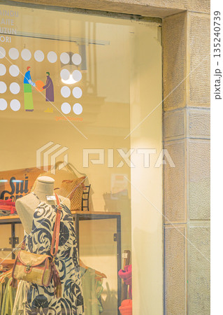 サンセバスチャン、旧市街、街並み、寺院、真夏、スペイン 135240739