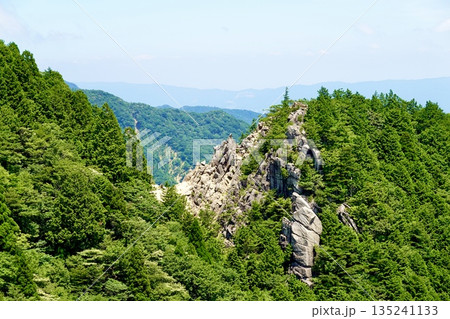 御在所ロープウエイ 御在所6合目キレットが見える風景　三重県三重郡菰野町 135241133