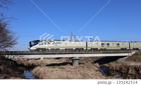 鉄橋を渡る四季島 水戸線 笠間市 鉄橋を渡る四季島 水戸線 笠間市 135242314
