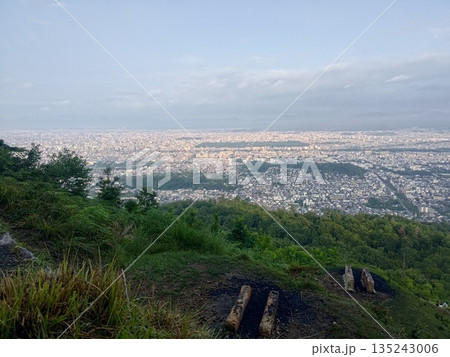 大文字山から見下ろす京都の街並み 135243006