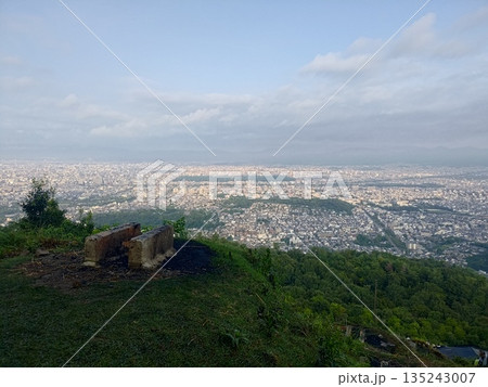 大文字山から見下ろす京都の街並み 135243007
