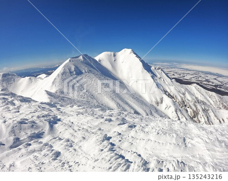 冬季東斜里岳山頂からの斜里岳 135243216