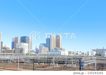 東京都港区 高輪ゲートウェイシティ ニュウマン高輪 28階 山吹の庭からレインボーブリッジ方面 東京都港区 高輪ゲートウェイシティ ニュウマン高輪 28階 山吹の庭からレインボーブリッジ方面 135243281