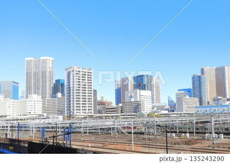 東京都港区 高輪ゲートウェイシティ ニュウマン高輪 28階 山吹の庭からレインボーブリッジ方面 東京都港区 高輪ゲートウェイシティ ニュウマン高輪 28階 山吹の庭からレインボーブリッジ方面 135243290