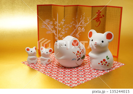 ねずみ年年賀状素材(年賀状素材・正月素材) ねずみ年年賀状素材(年賀状素材・正月素材) 135244015