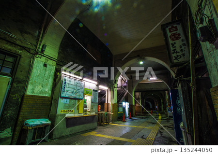 鶴見線・国道駅の夜景 鶴見線・国道駅の夜景 135244050