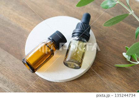 アロマオイルの瓶 135244734