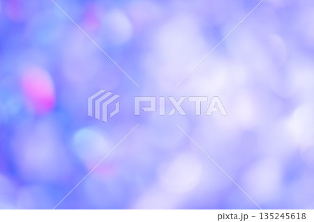 パープルカラー系キラキラ背景イメージ 135245618