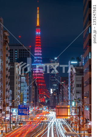 東京の夜景 東京タワーとレーザービーム 東京の夜景 東京タワーとレーザービーム 135247681