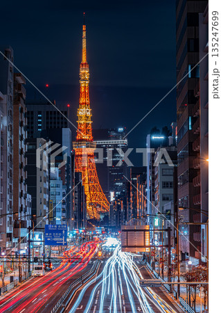 東京の夜景 東京タワーとレーザービーム 東京の夜景 東京タワーとレーザービーム 135247699