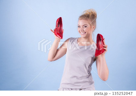 Fashion stylist presenting high heels 135252047