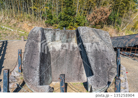 明日香村の遺跡　鬼の雪隠　奈良県 135258904