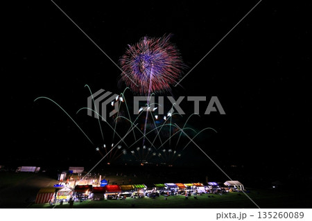 秋田県 夜空と花火 秋田県 夜空と花火 135260089
