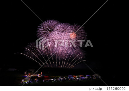 秋田県 夜空と花火 秋田県 夜空と花火 135260092