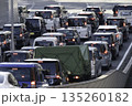 朝の交通渋滞 135260182