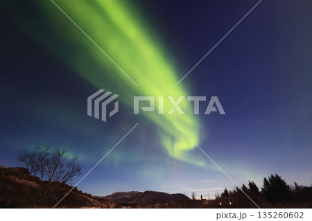 オーロラの見える景色 135260602