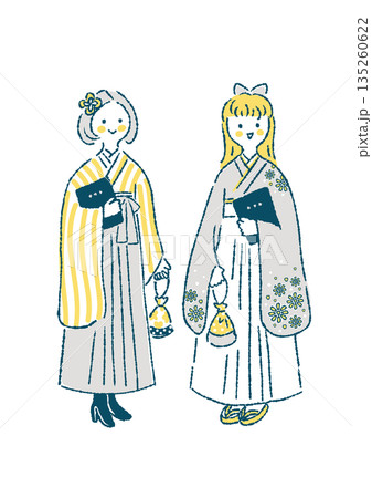 卒業証書を持って羽織袴姿で立つ二人の若い女性のイラスト 135260622