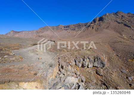 熊本県の阿蘇山、砂千里ヶ浜と中岳 135260846