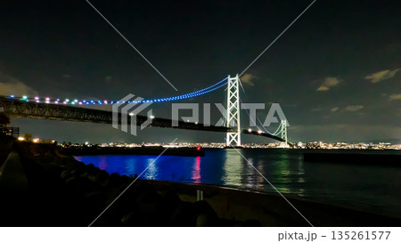 神戸の夜景と明石大橋 135261577