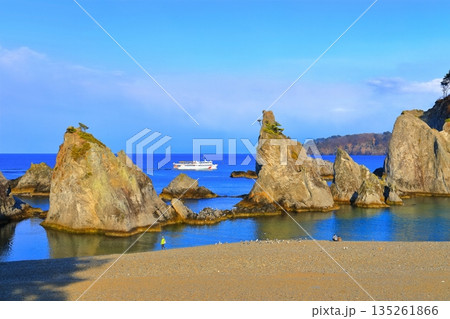 【岩手県】浄土ヶ浜遊覧船と浄土ヶ浜 135261866