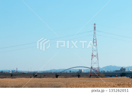 淀川に建つ送電線 淀川に建つ送電線 135262051
