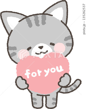「for you」と書かれたハートを持つサバトラネコ 135262537