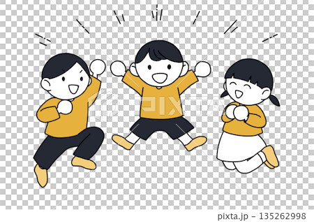 ジャンプする子供たち 135262998