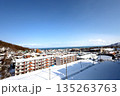 北海道、冬の小樽市、高台から望む小樽市街一望　1月撮影、雪小樽、冬小樽、冬北海道、雪景色、港街、港町 135263763
