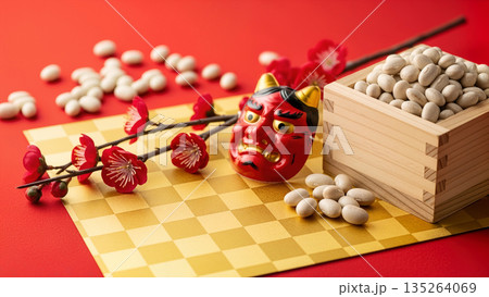 節分 豆まき 鬼の面と福豆 梅の花の背景素材 日本の伝統行事 2月 厄除け 招福 縁起物 和風 135264069