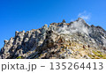 【北アルプス】焼岳山頂付近から北峰を見上げる 135264413