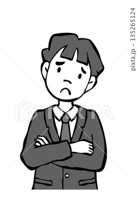 【モノクロ】腕組みをする制服の男の子 135265124