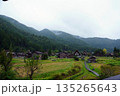 雨の白川郷 135265643