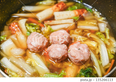 鶏だんごと白菜のあったか鍋 鶏だんごと白菜のあったか鍋 135266113