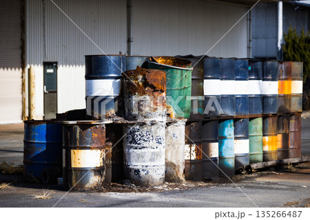 工場　特官物ドラム缶置場 135266487
