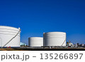 石油・ガスタンク 135266897