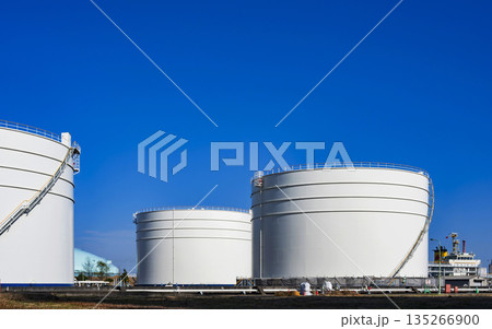 石油・ガスタンク 135266900