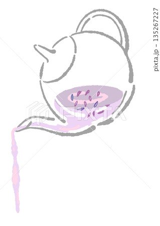 手書き風のガラスのハーブティーセットのイラスト（ラベンダー・ティーポット・カップ） 135267227