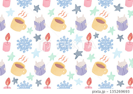 白背景に手描きイラストパターン。冬の読書のコンセプト。ココア・雪の結晶・ろうそく 135269693