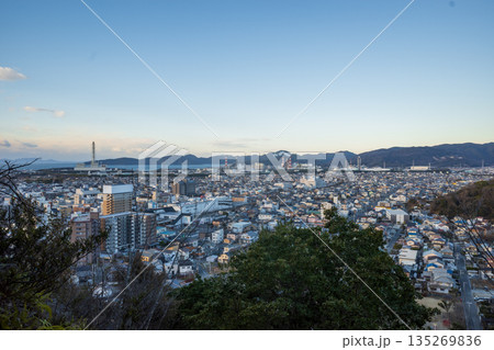 日本の兵庫県赤穂市の雄鷹台山の美しい景色 日本の兵庫県赤穂市の雄鷹台山の美しい景色 135269836